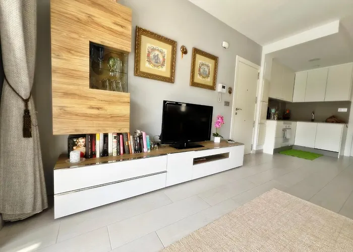 Luxury And New With Pool דירה *